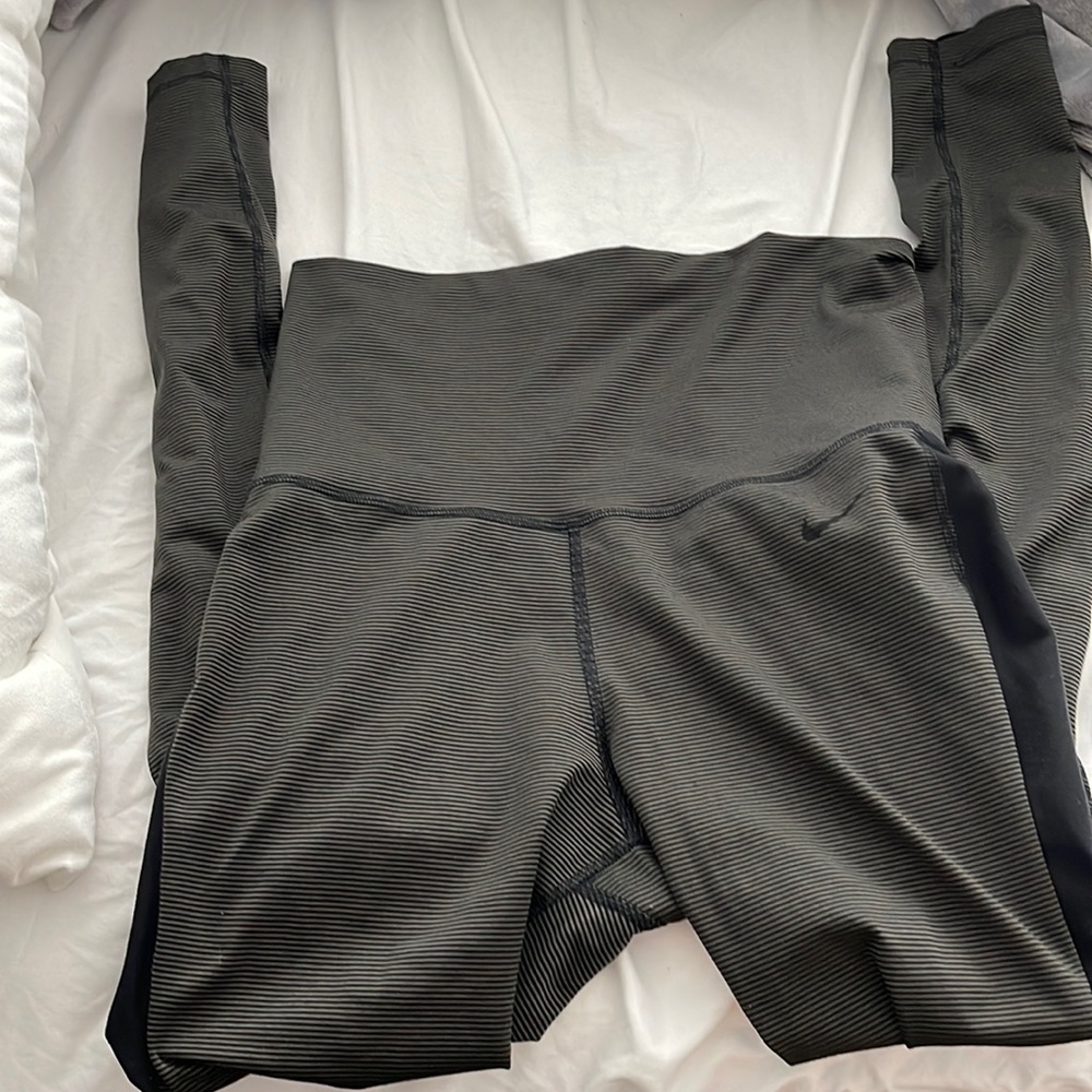 Nike yoga leggings